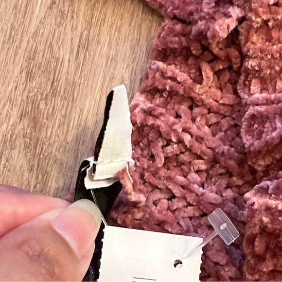 Chunky Knit Low V-Neck Pink Long Sleeve Top - Picture 3 of 4